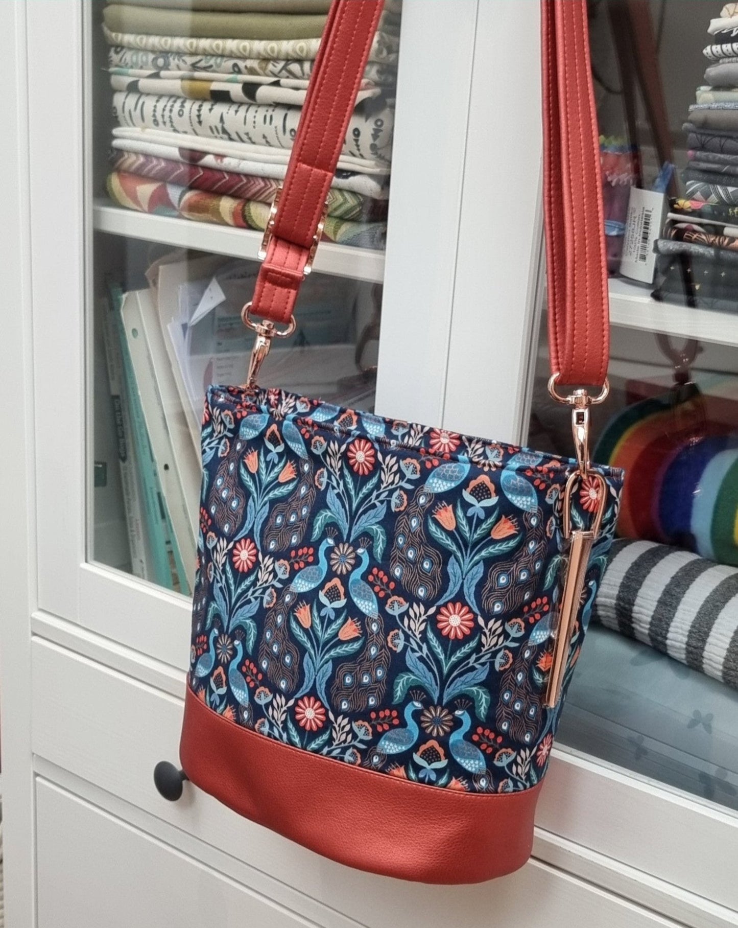 Awesome Oval Bag PDF Sewing Pattern Front cover