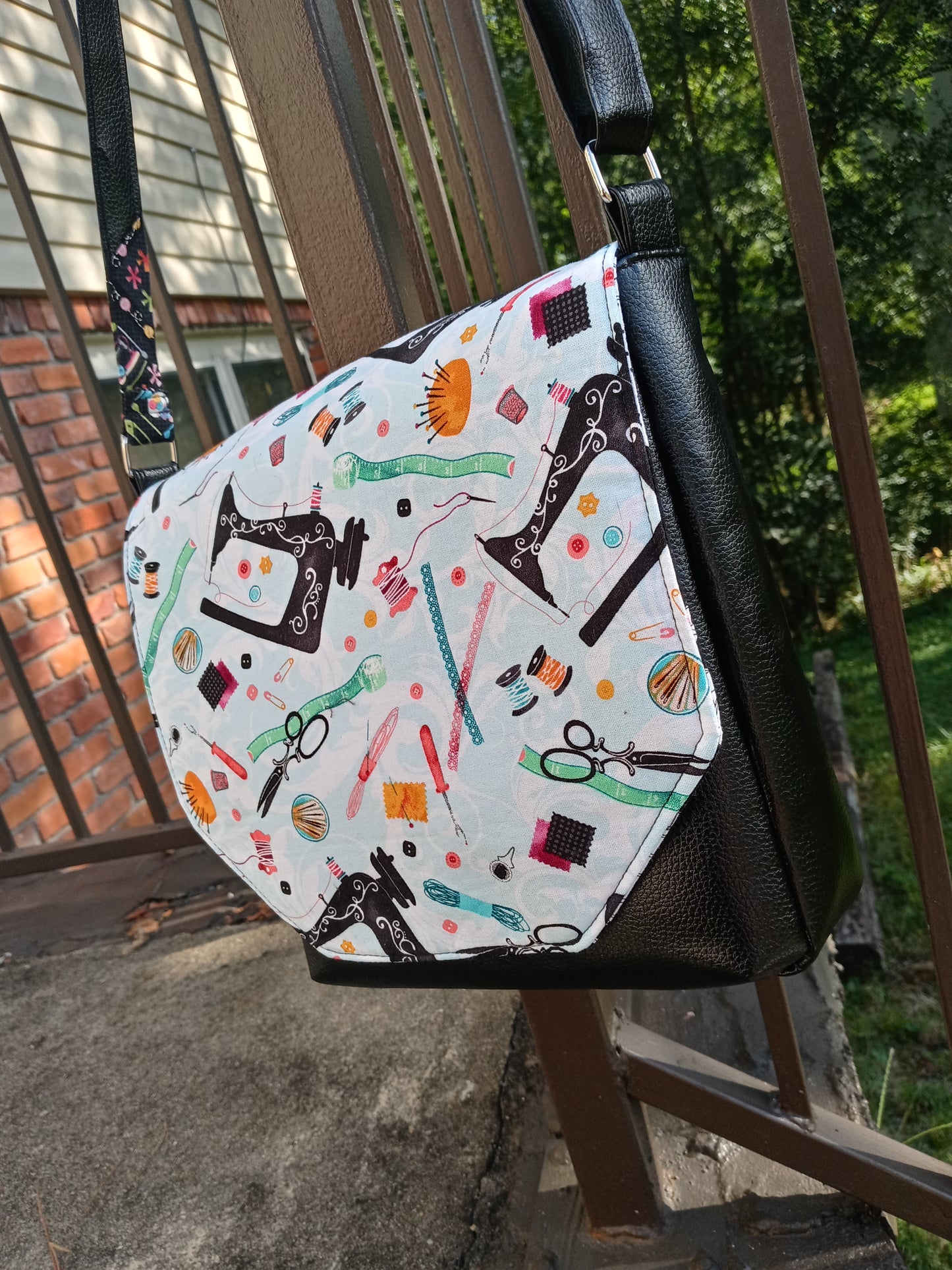 Button Lock Bag PDF Sewing Pattern made by Ingrid Adams sewist pattern fabric