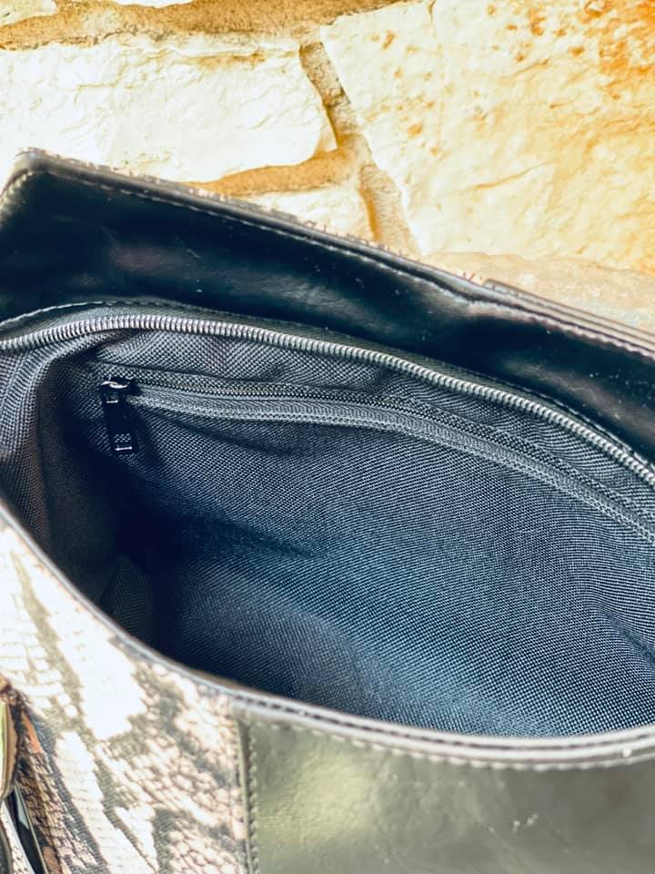 Hope Handbag PDF Sewing Pattern - made by Monica  internal view with zip