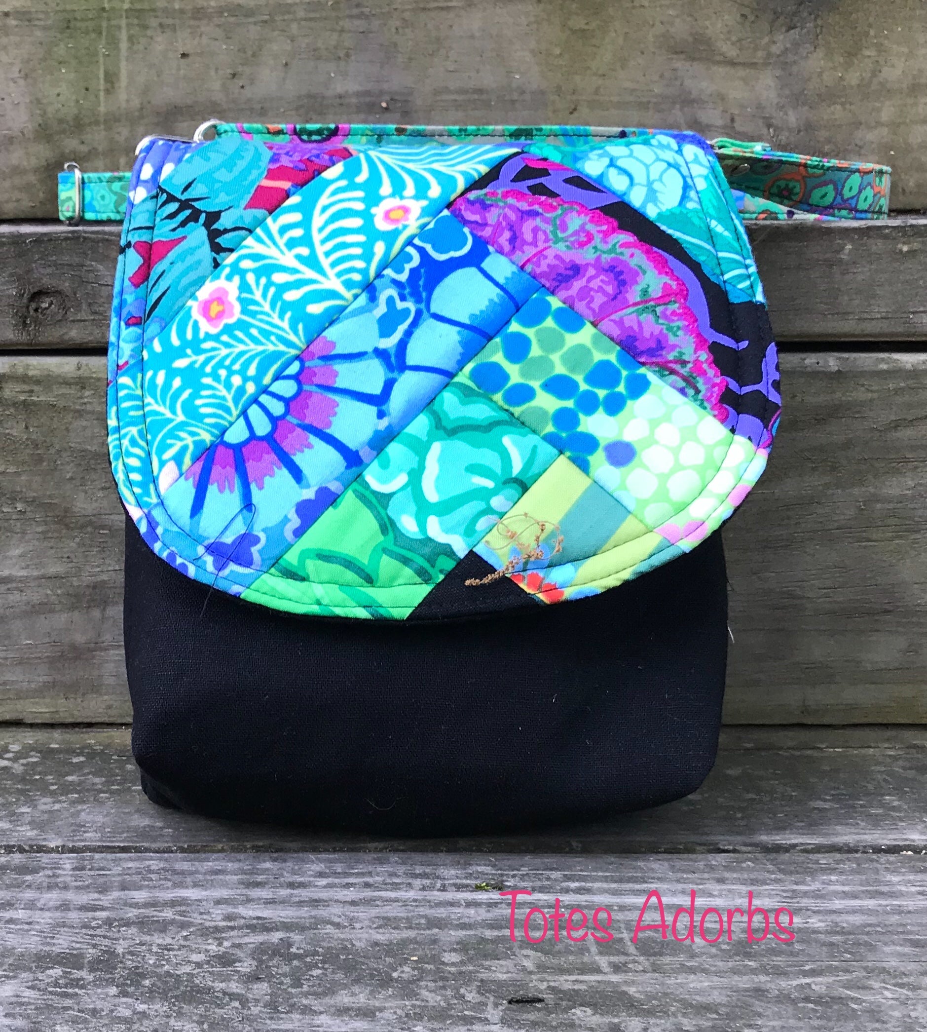 The Crossbody Bag PDF Sewing Pattern made by Totes Absorbs