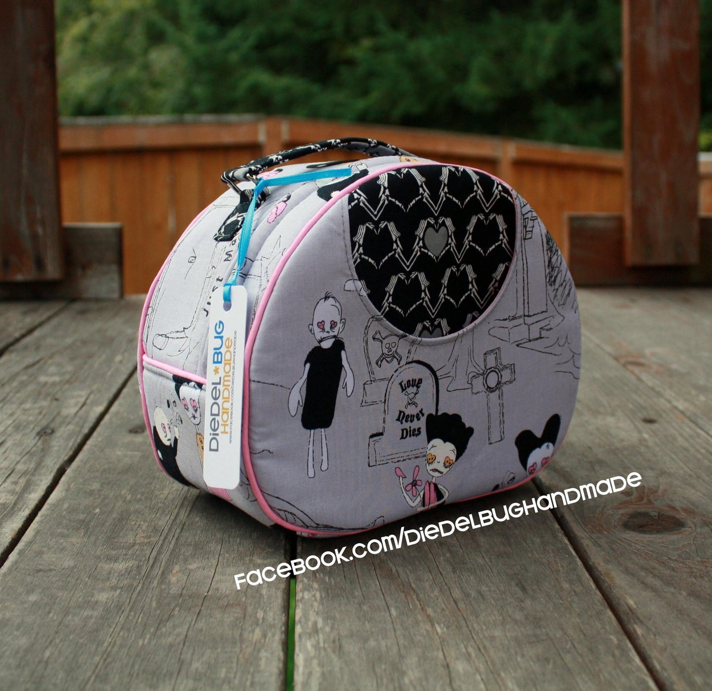 Olive Vanity Bag Sewing Pattern made by Erin Morris - Diedelbughandmade