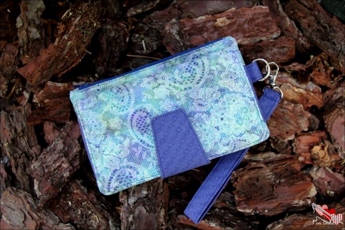 Pearl Wallet Clutch Sewing Pattern made by Maria Luisasantos