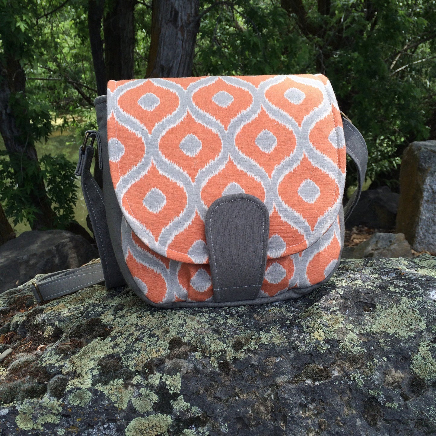 Sandra Saddle Bag Sewing Pattern made by Jessica Daley geometric fabric