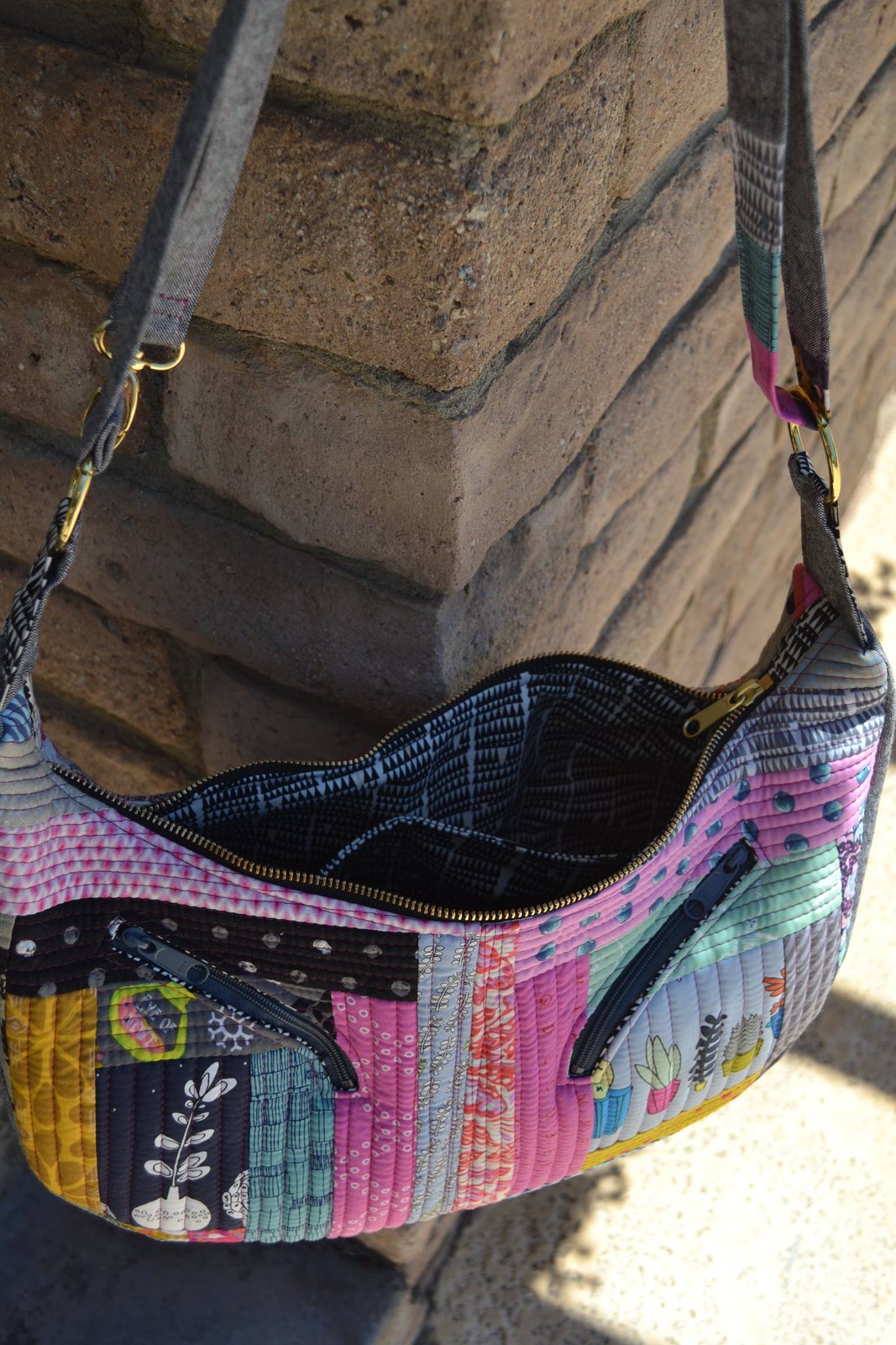 Sheena Hobo Bag Sewing Pattern made by Crystal Chadwick zipper view