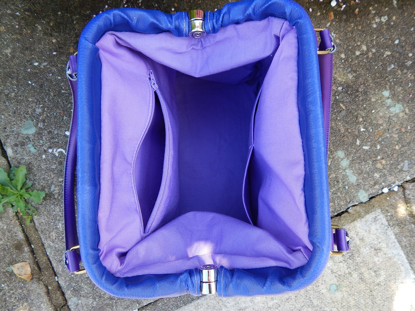 The Companion Carpet Bag by Mrs H interior