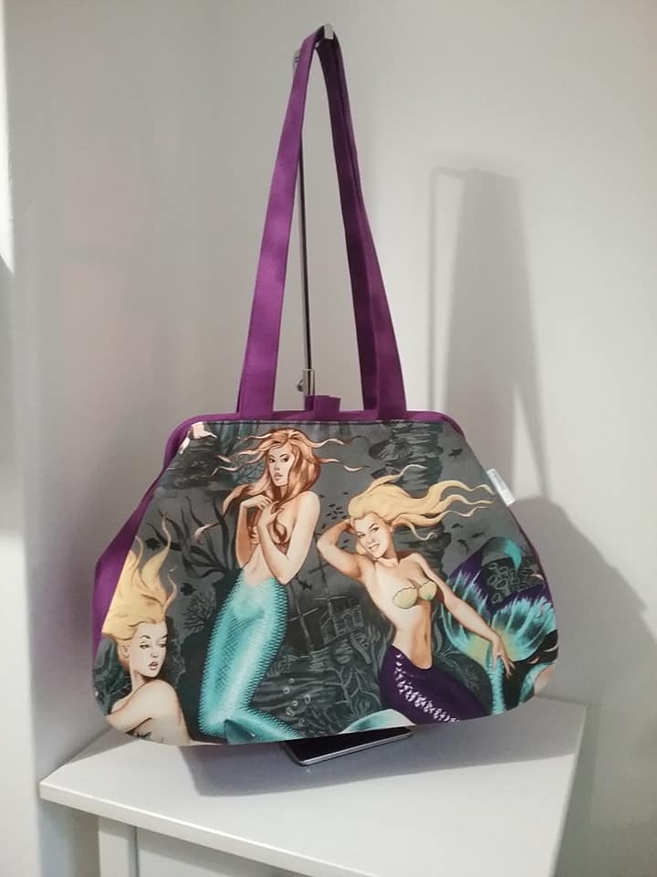 The Companion Carpet Bag by Mrs H made by Lynn Palmer