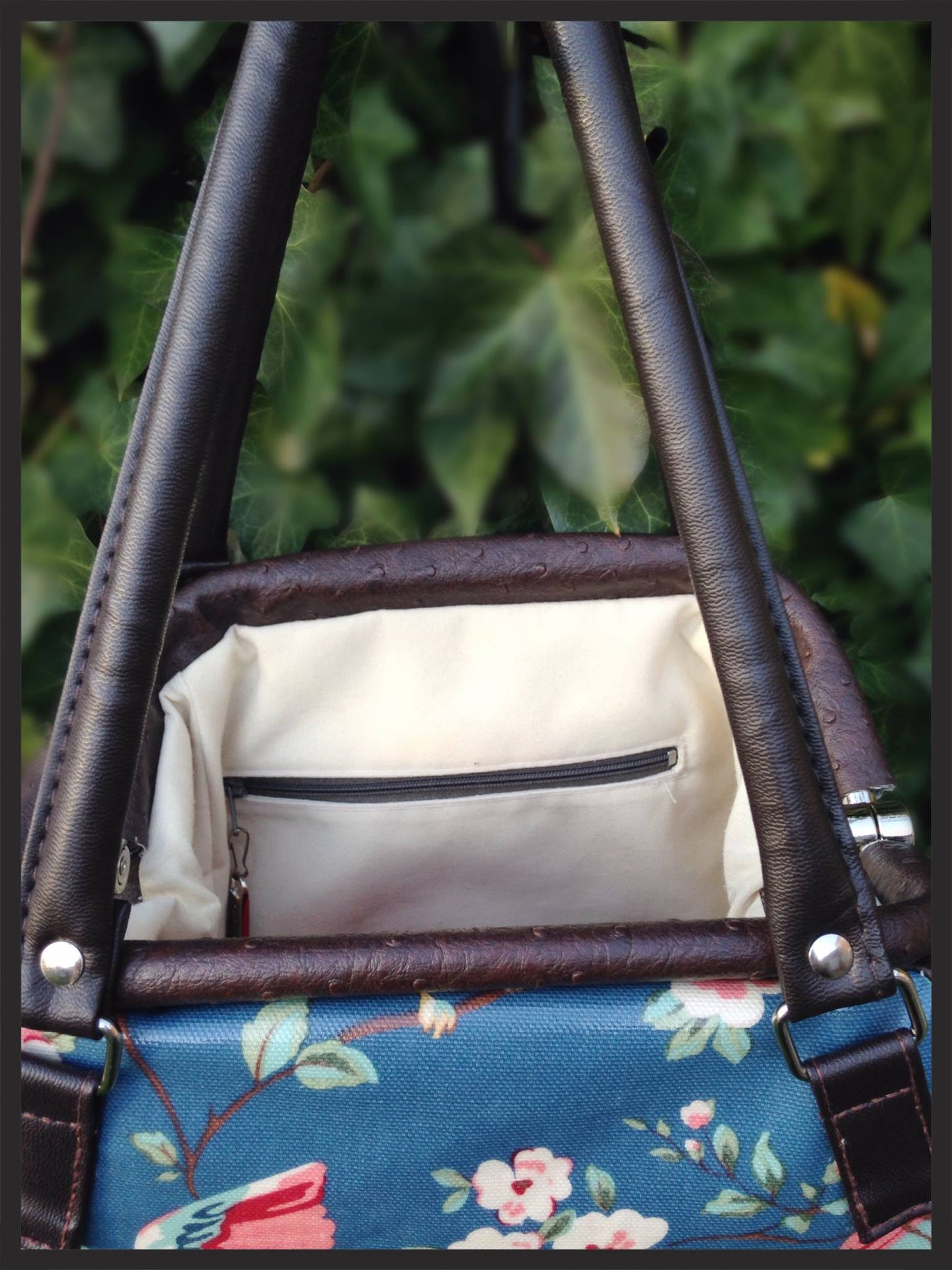 The Companion Carpet Bag sewing pattern by Mrs H interior view Sew Ewey