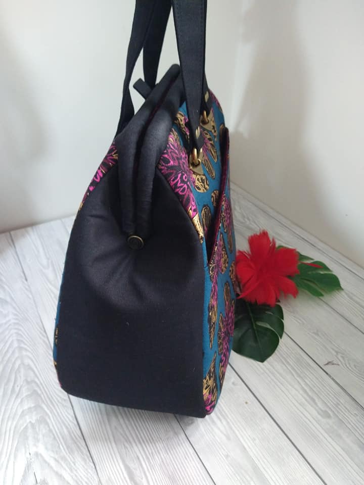 The Companion Carpet Bag sewing pattern by Mrs H made by - She wears red feathers