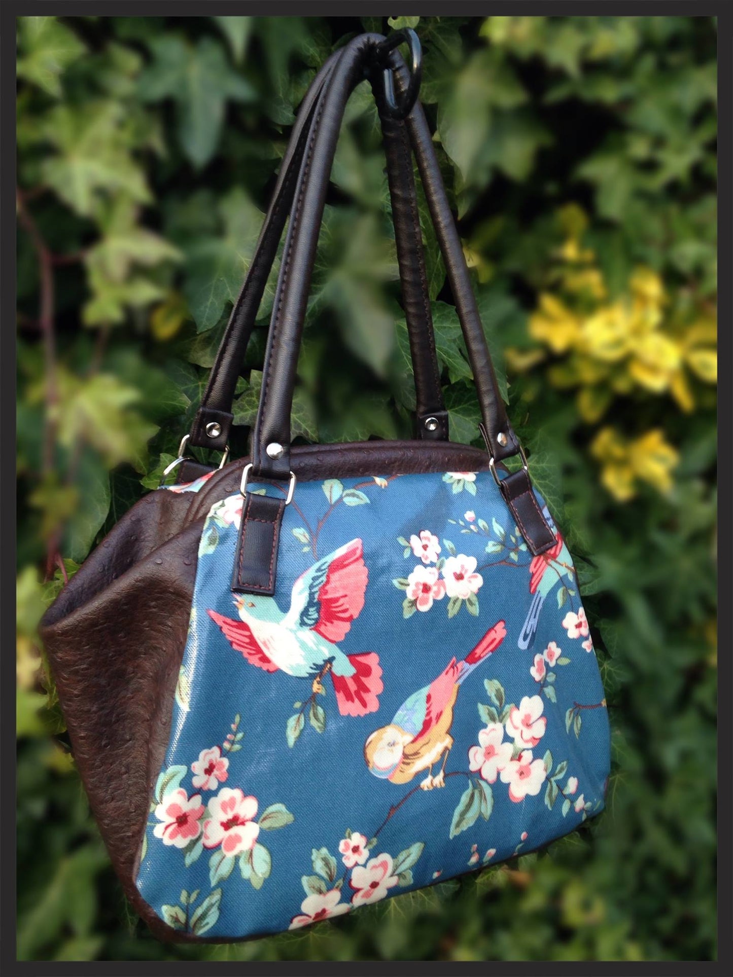 The Companion Carpet Bag sewing pattern by Mrs H made by Sam Ewey front view