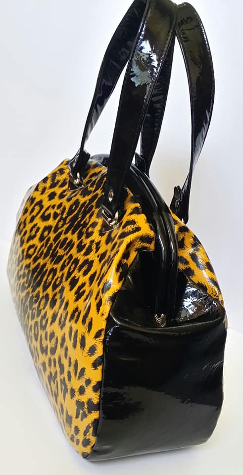 The Companion Carpet Bag sewing pattern by Mrs H made by Susan McQuone - side view