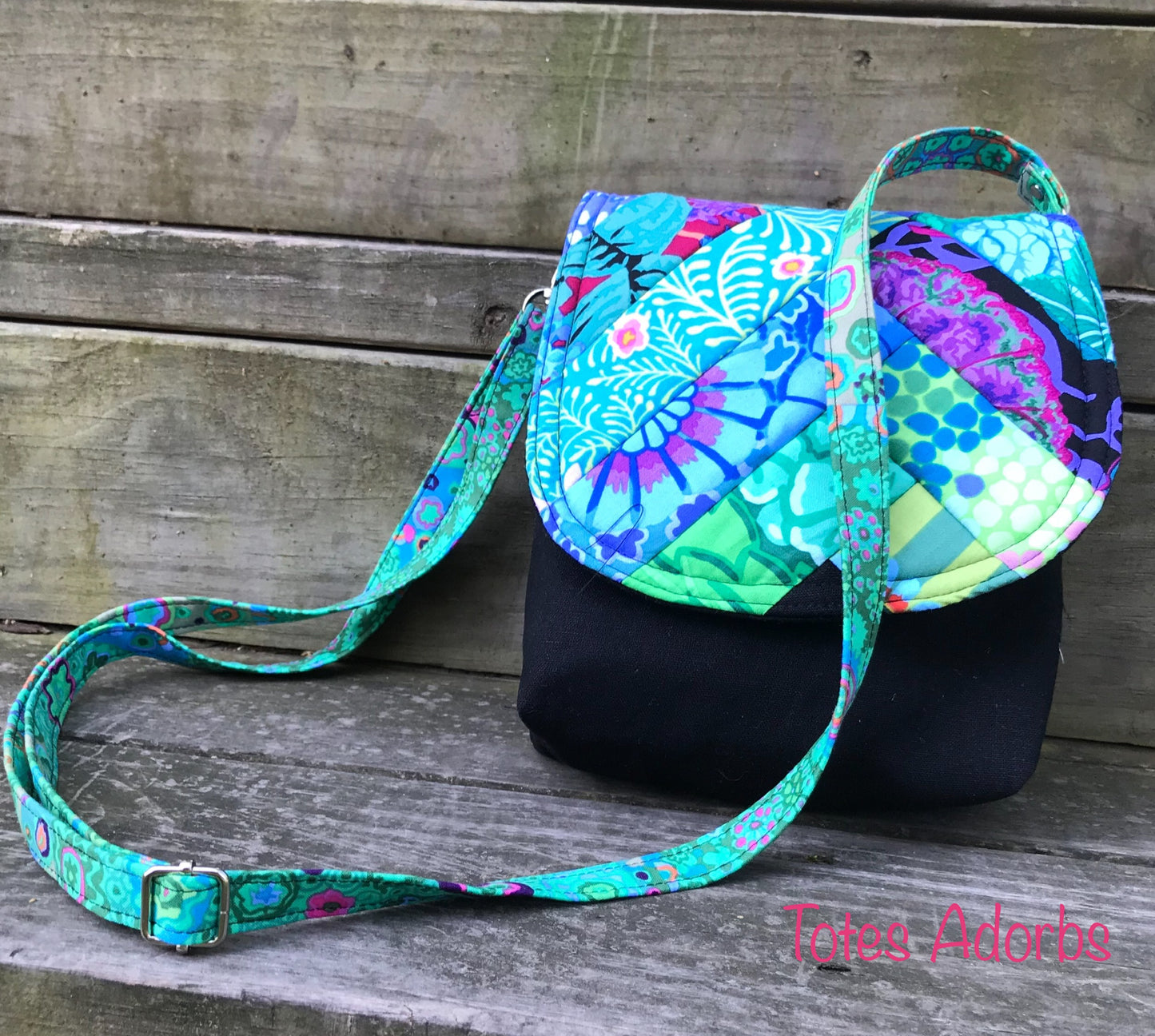 The Crossbody Bag PDF Sewing Pattern made by Totes Absorbs