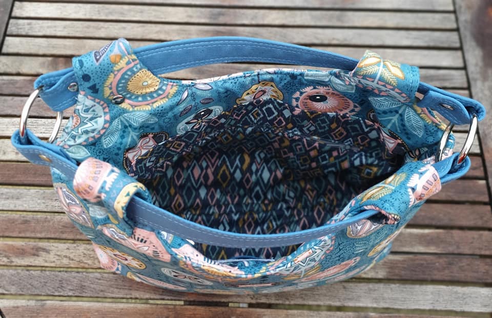 The Loopy Lou Bag PDF Sewing Pattern Blue floral fabric interior view