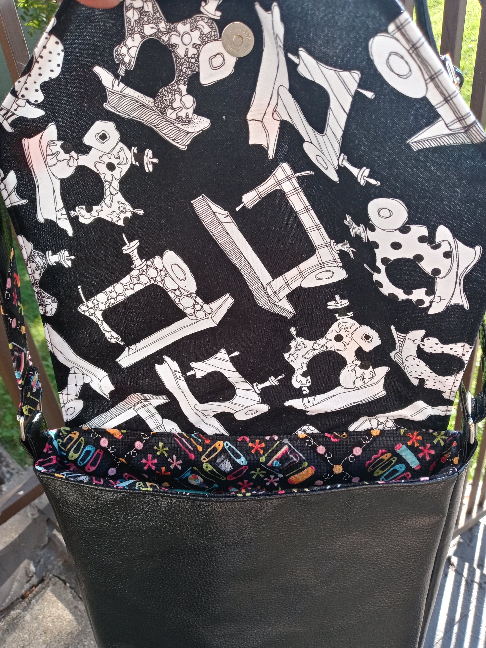 Button Lock Bag PDF Sewing Pattern made by Ingrid Adams sewing machine pattern fabric