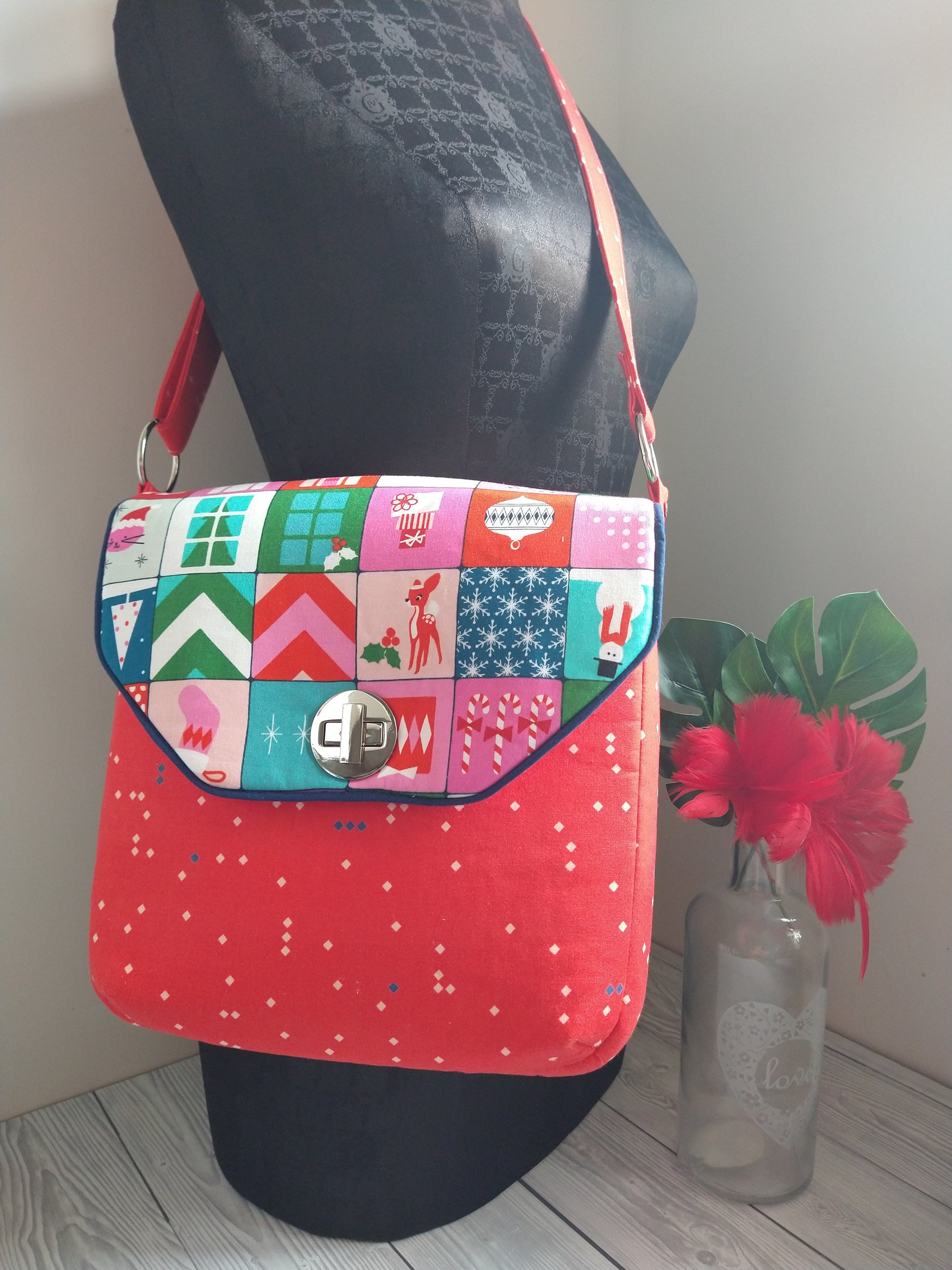 Button Lock Bag PDF Sewing Pattern made by Lynn Potts