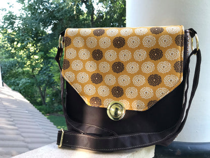 Button Lock Bag PDF Sewing Pattern made by Tess Orr