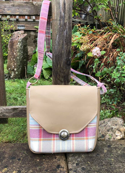 Button Lock Bag PDF Sewing Pattern made by Vanessa Martin external view