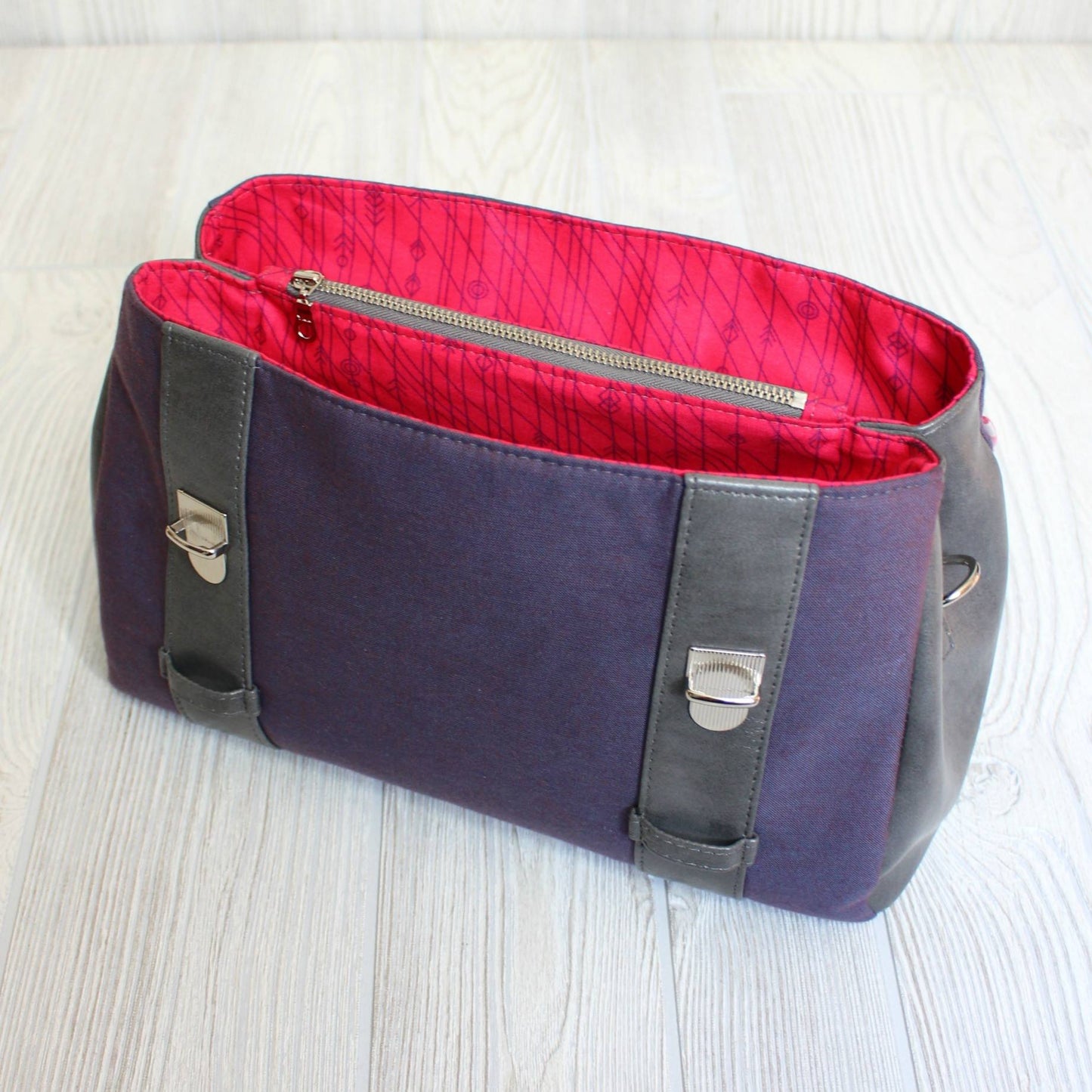  Carter Messenger Handbag Sewing Pattern made by Jennifer Greene inside view