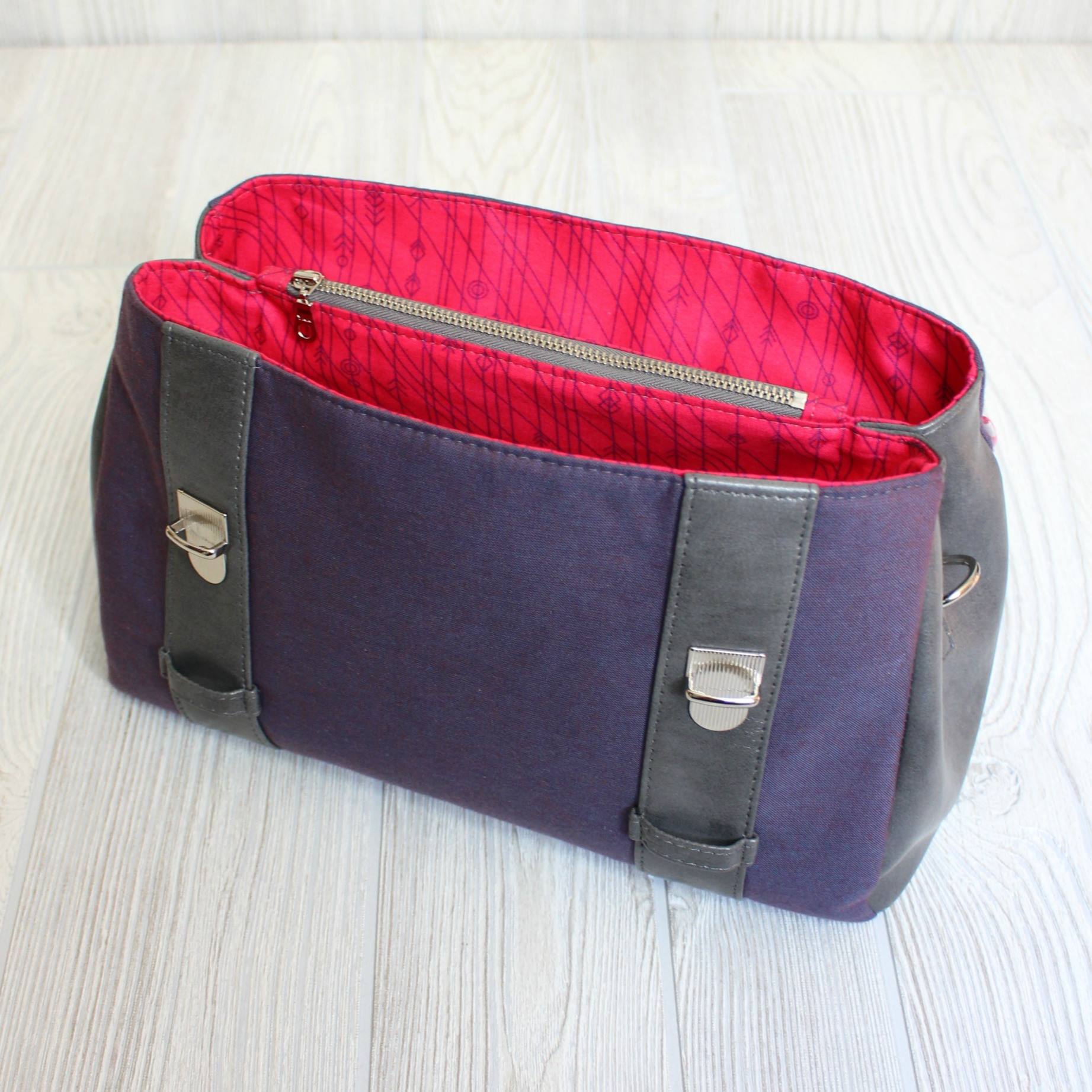  Carter Messenger Handbag Sewing Pattern made by Jennifer Greene inside view
