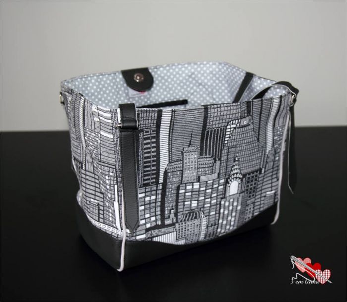 Charlotte City Tote Sewing pattern, black and white fabric