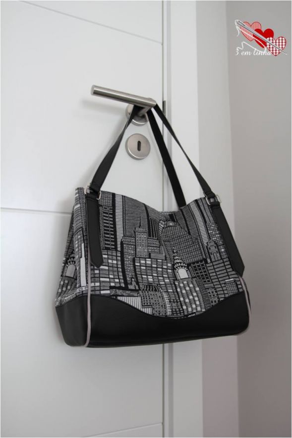 Charlotte City Tote Sewing pattern, city print fabric