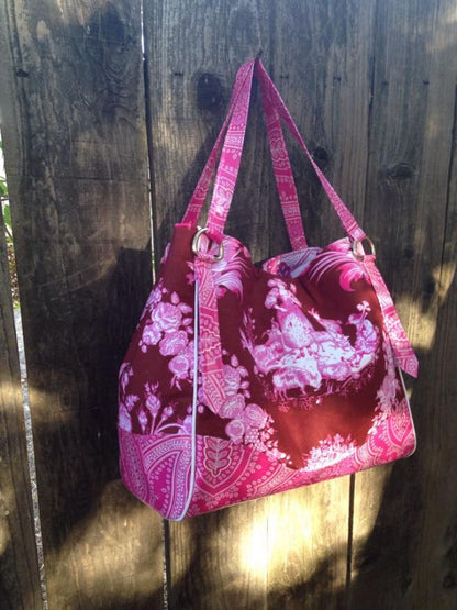 Charlotte City Tote Sewing pattern, pink fabric