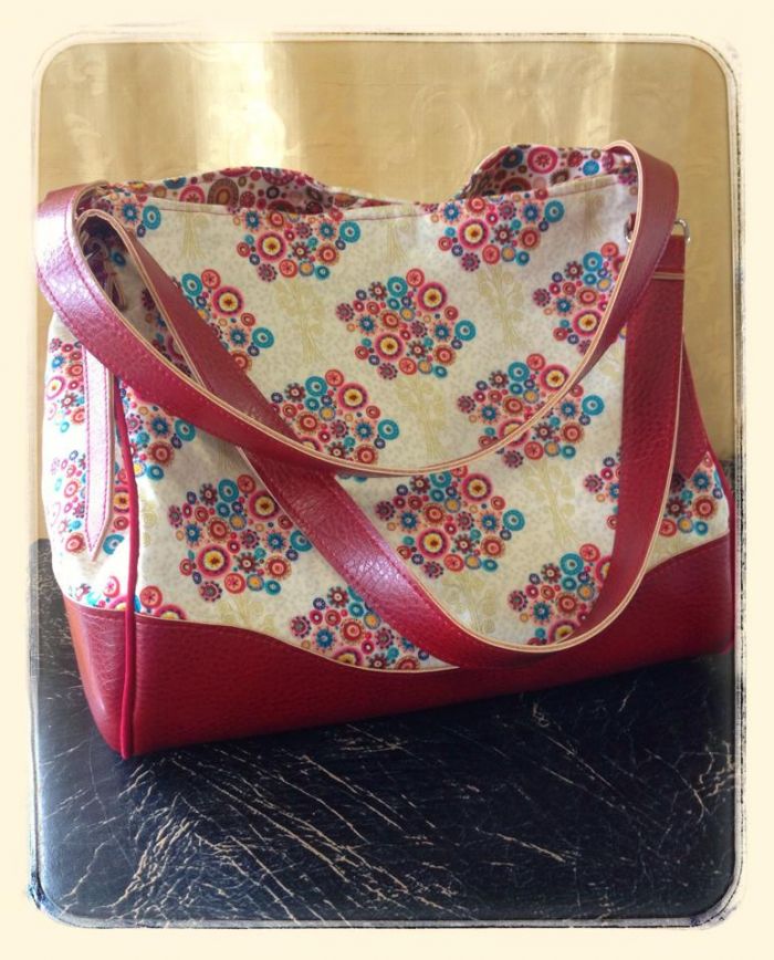 Charlotte City Tote Sewing pattern, red strap and base