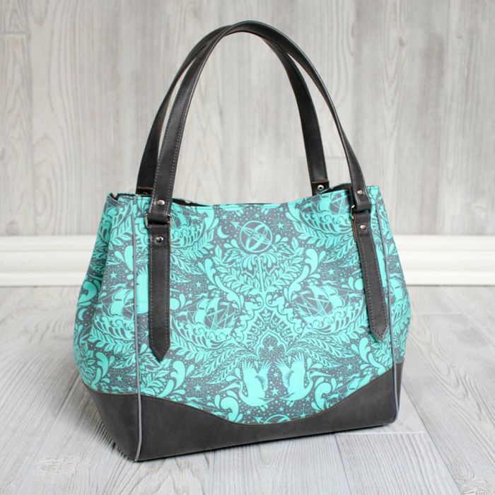Charlotte City Tote Sewing pattern, sage and grey fabric