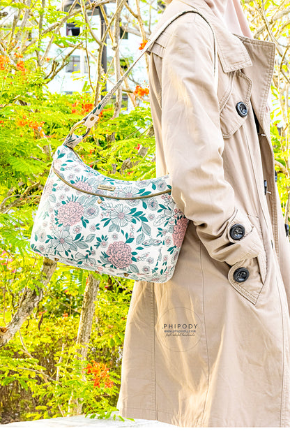 Classic Handbag PDF Sewing Pattern made by Chera Phipody being worn 