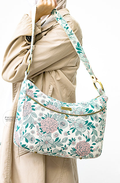 Classic Handbag PDF Sewing Pattern made by Chera Phipody modelled view
