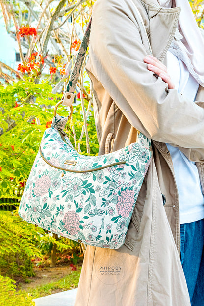 Classic Handbag PDF Sewing Pattern made by Chera Phipody worn