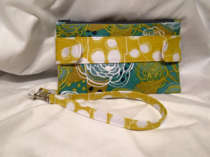  Della Wallet Clutch sewing pattern made by Darcie Griffin with handle