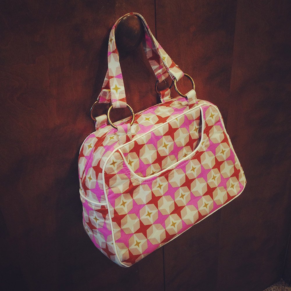 Donna Vintage Handbag sewing pattern  patterned fabric 