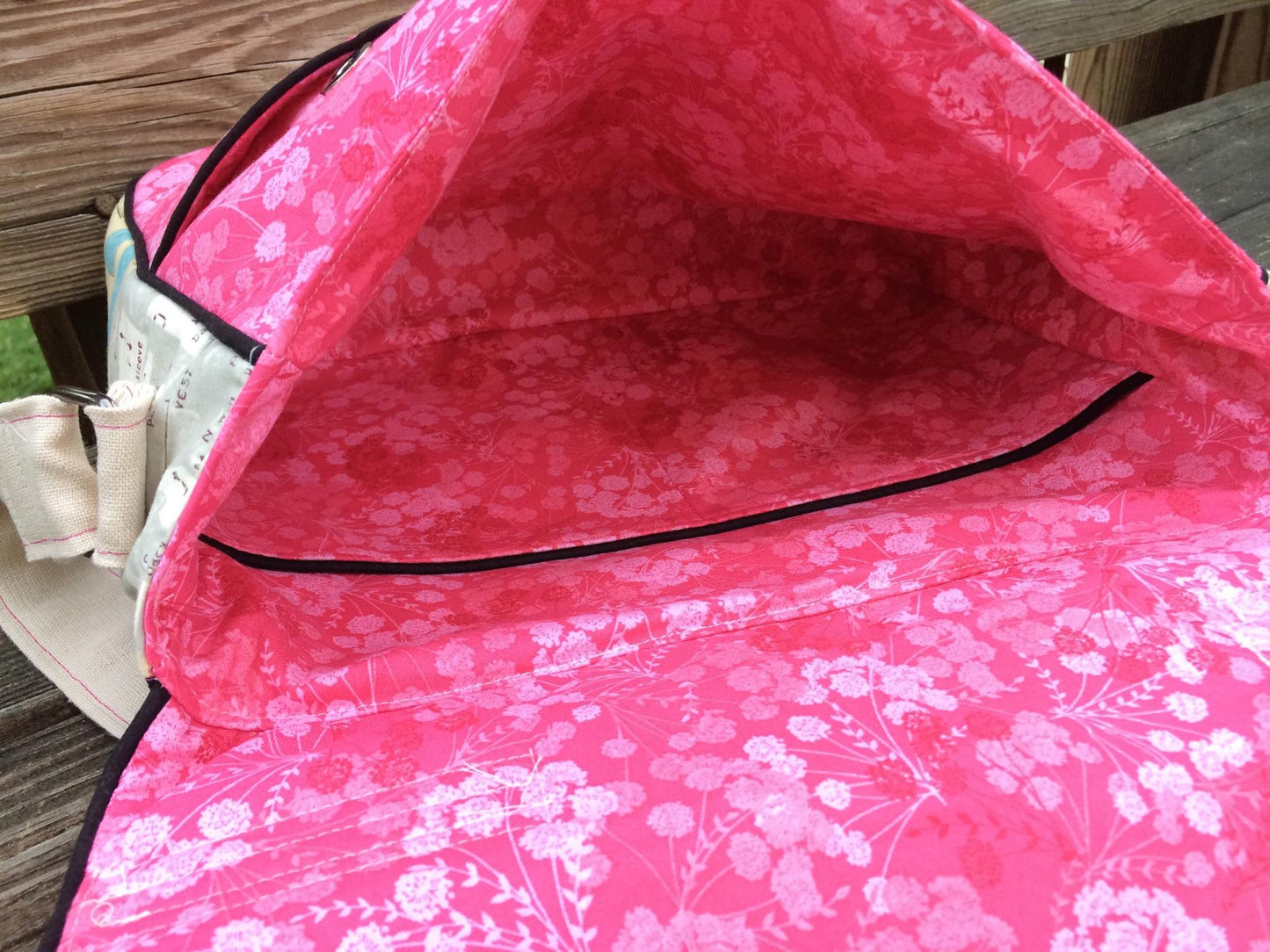  Dorian Messenger bag sewing pattern  interior fabric