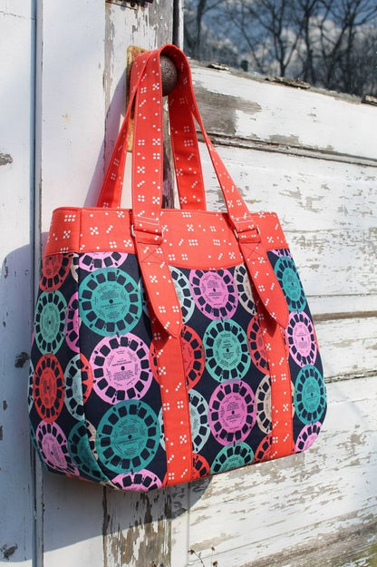 Evelyn Handbag & Market Tote Sewing Pattern made by Evelyn Jenny