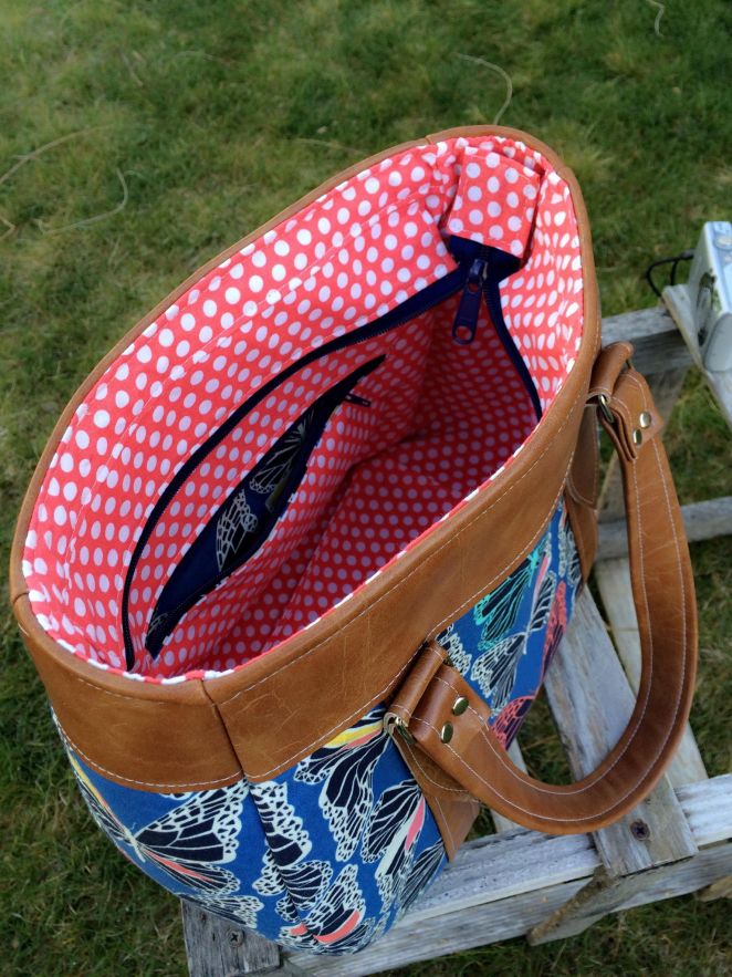 Evelyn Handbag & Market Tote Sewing Pattern made by Jessica Daley spotty interior