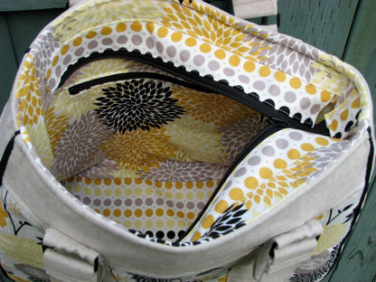 Evelyn Handbag & Market Tote Sewing Pattern open zip view