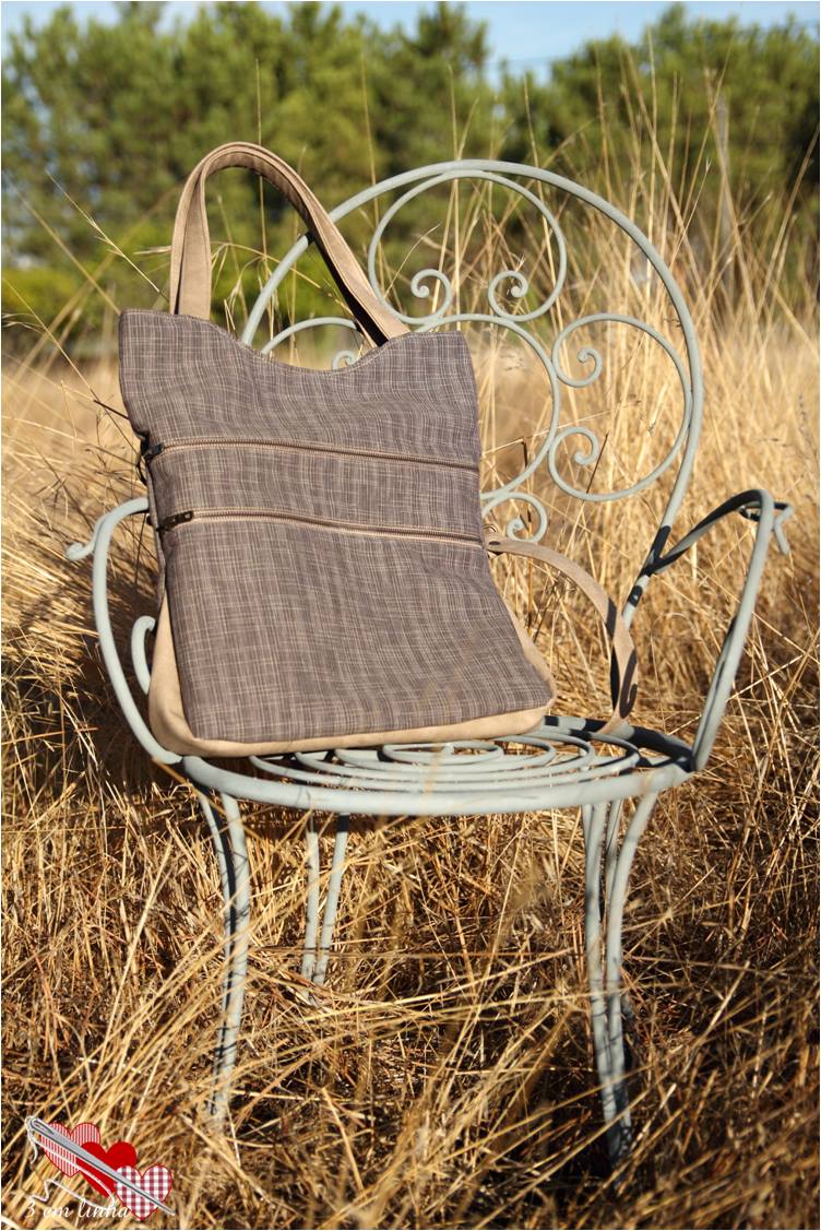 Expedition Tote Sewing pattern   made by Maria Luisa Santos front view