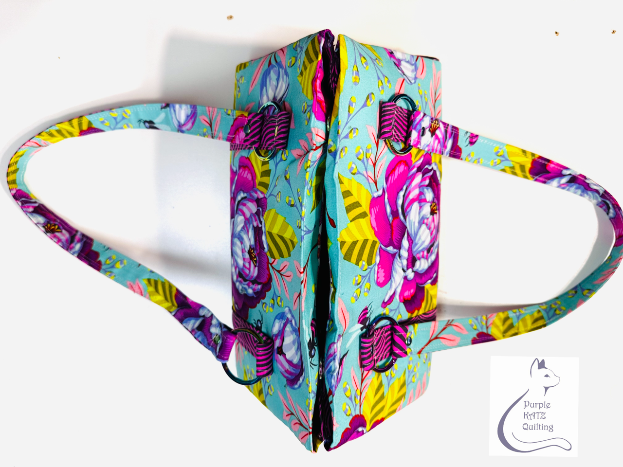 Happy Handbag PDF Sewing Pattern made by Purple Katz Quilting handle view