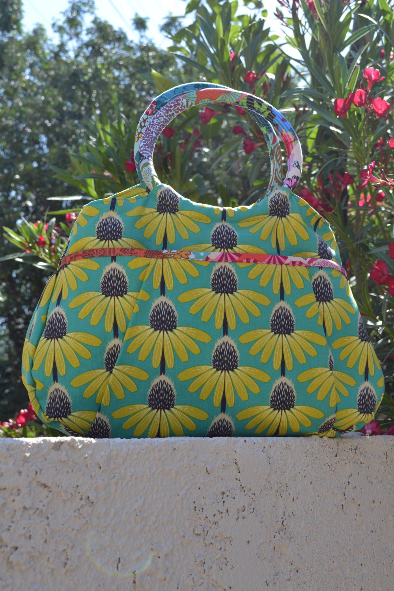 Julie Ring Top Handbag Sewing Pattern made by Crystal Chadwick daisy fabric