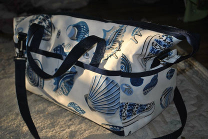  Levi Utility Bag Sewing Pattern made by Holly side view