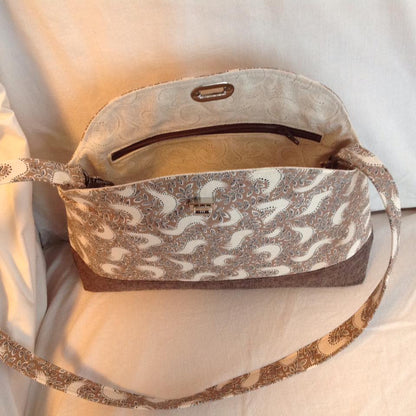 Marianne Clutch & Wristlet Sewing pattern made by Elizabeth Bolton interior view