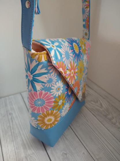 PDF bag Sewing Pattern The Squiffy Sling Lynn Potts She Wears Red Feathers