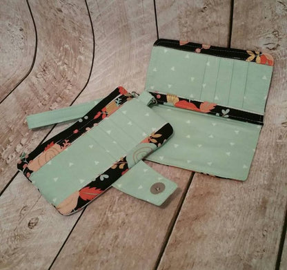 Pearl Wallet Clutch Sewing Pattern  made by Melissa interior view