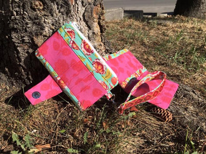 Pearl Wallet Clutch Sewing Pattern  made by Tara Sinclair of Uhoh Creations  interior view