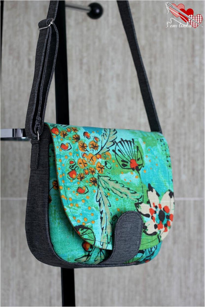 Sandra Saddle Bag Sewing Pattern made by Maria Luisa Santos contrast fabric 