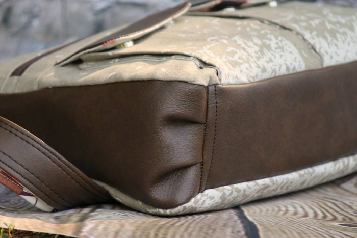 Sydney Crossbody sewing pattern  side and bottom view