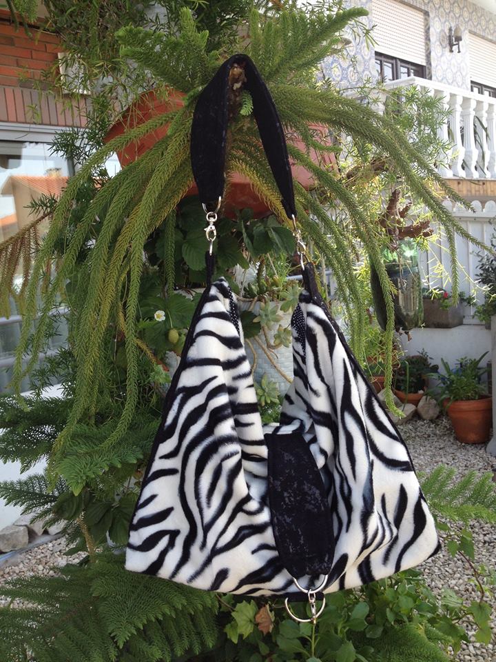 Ana's Reversible Hobo Bag - The Reversible Hobo Bag sewing Pattern