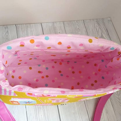 The Sassy Saddlebag PDF Sewing Pattern spotty interior fabric 