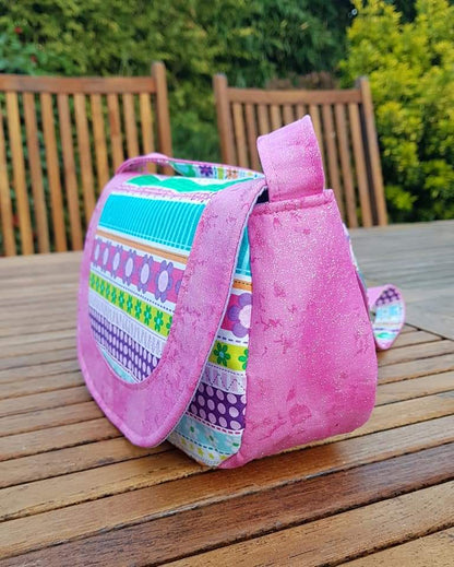 The Sassy Saddlebag PDF Sewing Pattern side panel with coloured fabric detail 