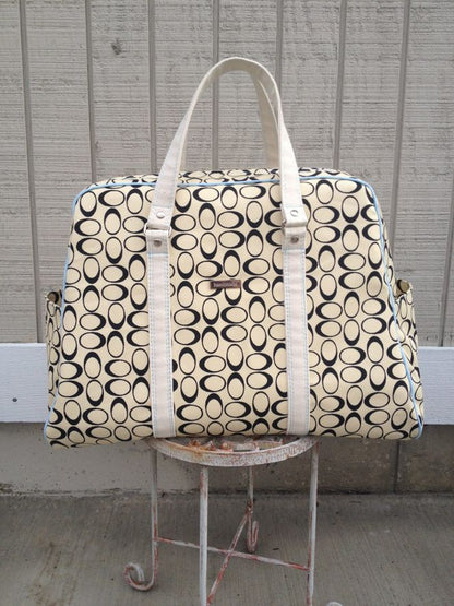 Vivian Handbag & Traveler sewing pattern  front view black and white fabric